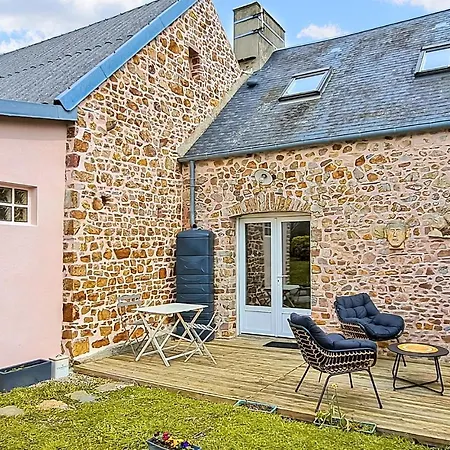 3 Bedroom Awesome In * Creances