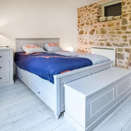 3 Bedroom Awesome In Holiday home